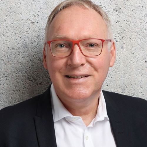 Portraitfoto von Detlef Gerst